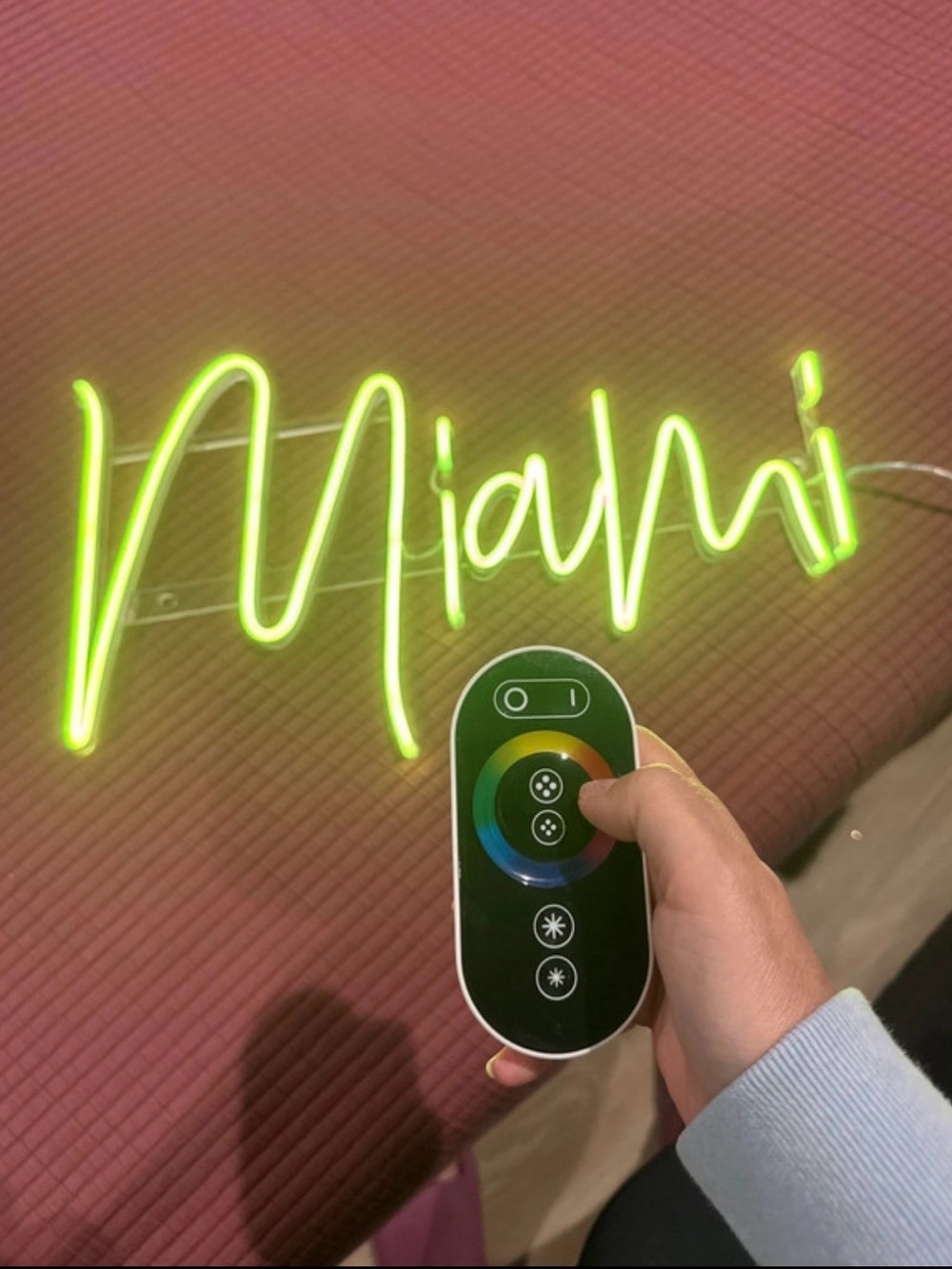 LED 'Miami' Script Neon Sign - Red Holiday Wall Light - Picture 3 of 6